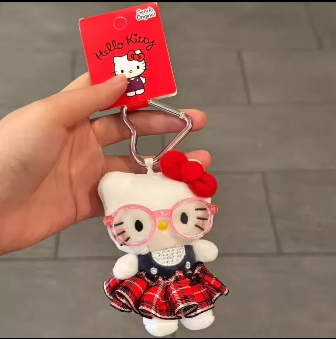 Colgante Hello Kitty · Uniforme & Lentes
