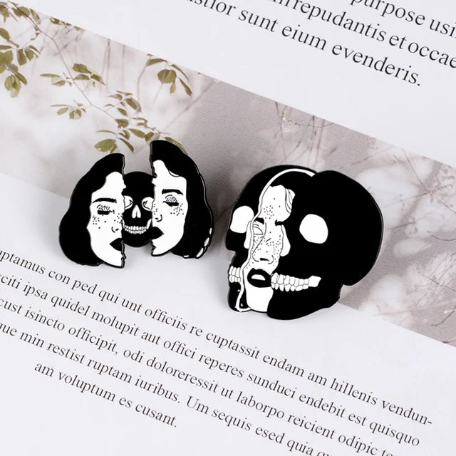 Pin Mujer & Calavera