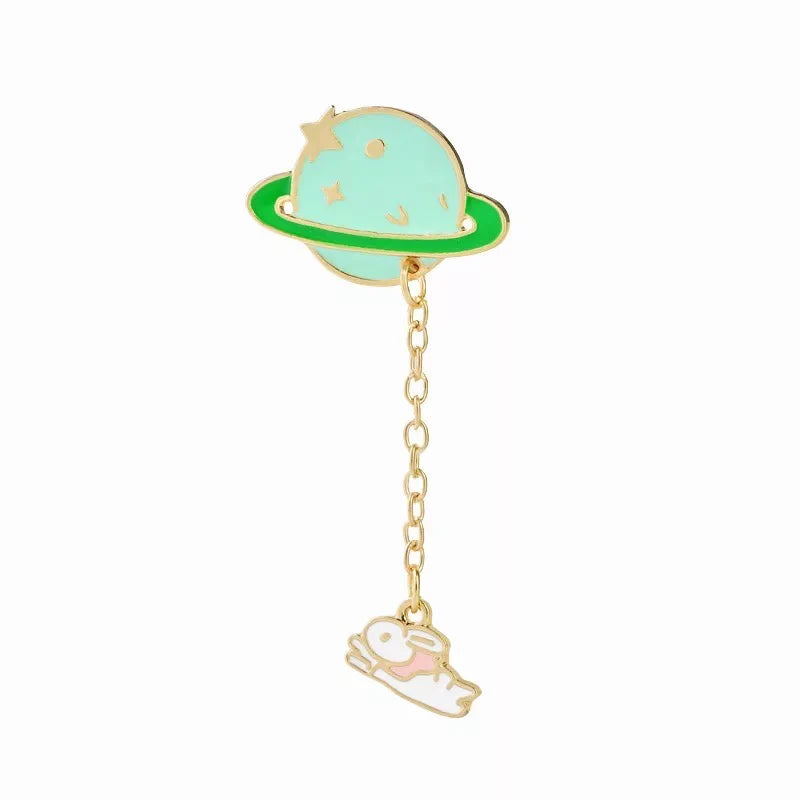 Pin Colgante · Saturno & Conejo
