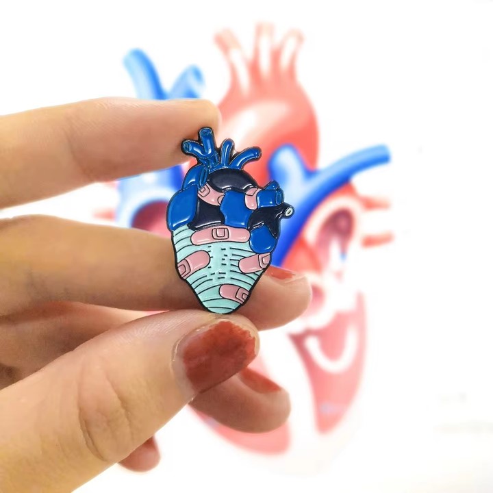Pin Corazones