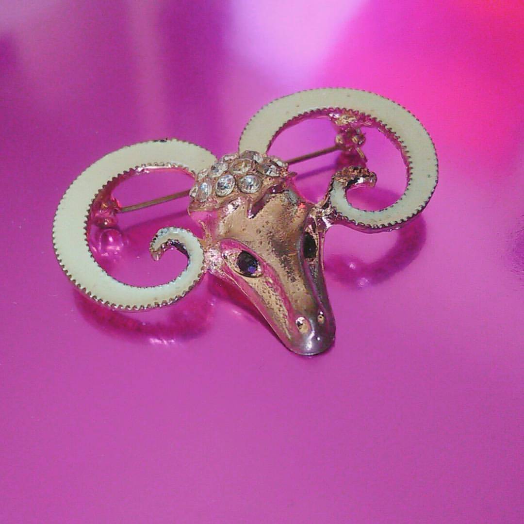 Broche de Alfiler · Aries