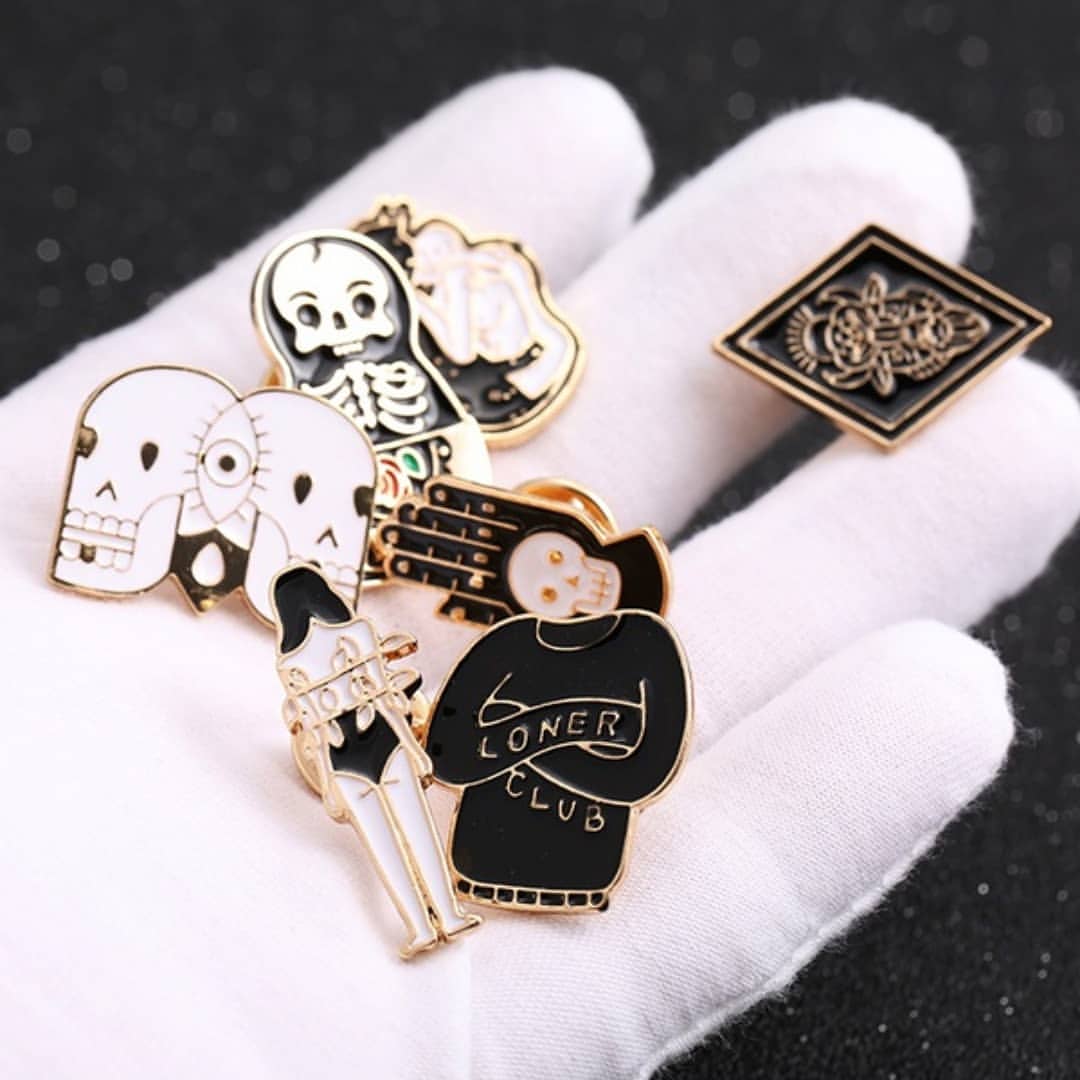 Set 7 Pins · Death